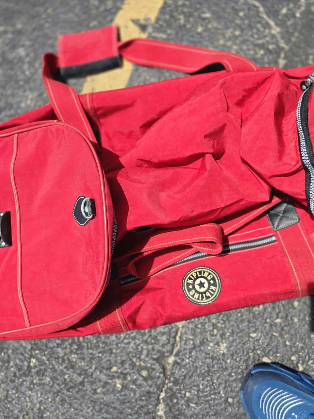 Kipling vibrant red